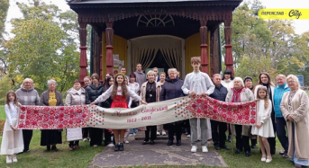 У Переяславі показали “Рушник Сікорського”, якого вишивали три роки на пошану пам’яті творця музеїв